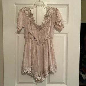 Ark NC woman’s beige lace shorts jumper / size L / T-76